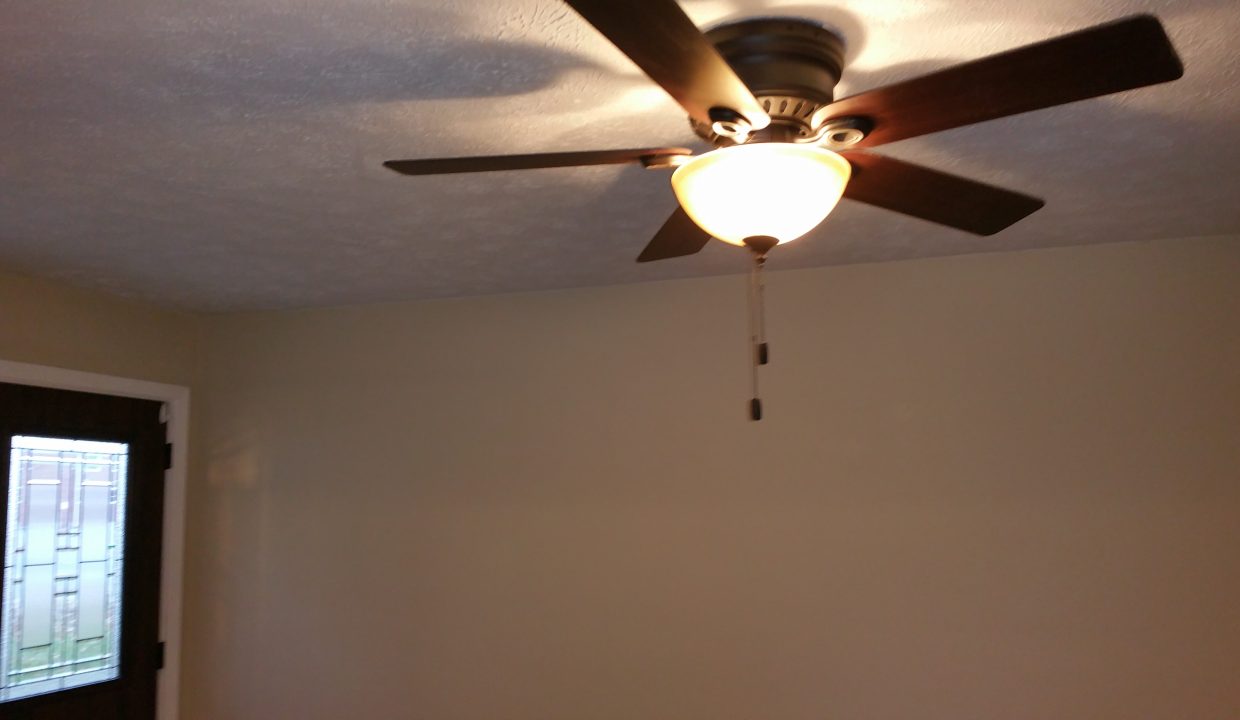 Ceiling Fans in LR & Bedrooms